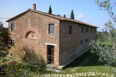 Country house vacations rentals with pool Castiglione del Lago Trasimeno. Beautuful restored stone house with 4 bedrooms and 3 baths up to 8 sleeps