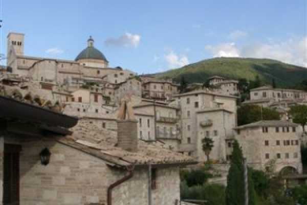 Book now your vacation in Assisi in Umbria in this magnificent 19-bed exclusive residence in Assisi in the province of Perugia in Umbria rent