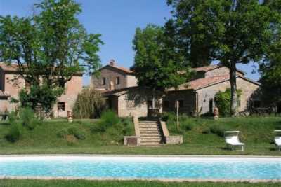 10 vacation rentals apartments near Orvieto in Umbria . A holiday farmhouse with swimming  pool, immersed in the Umbrian countryside.