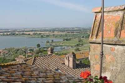 Book now your holiday in Castiglione del lago in Umbria in this fantastic exclusive residence on the lake in Castiglione del lago in the province of P
