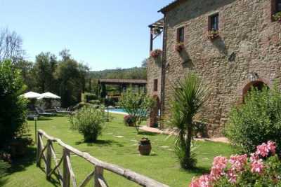 Book now your apartment for rent in Sinalunga, Tuscany with swimming pool and private park and splendid view of the Valdichiana landscape