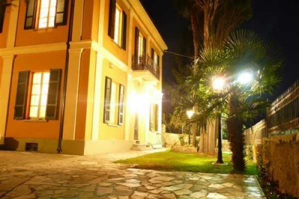 Book now your vacation in Menaggio in Lombardy this wonderful private villa with pool in Menaggio in the province of Como in Lombardy rents the villa 2