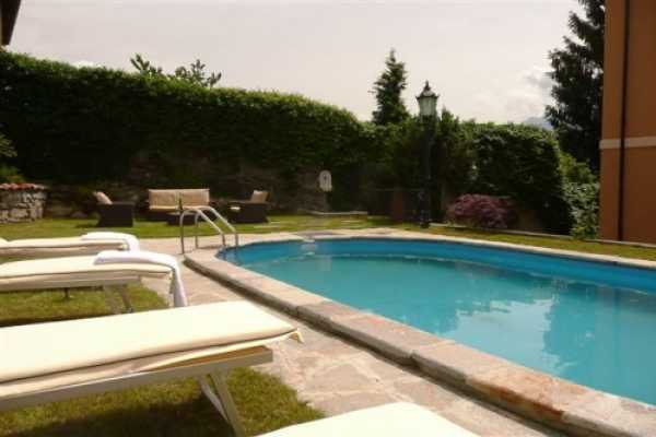Book now your vacation in Menaggio in Lombardy this wonderful private villa with pool in Menaggio in the province of Como in Lombardy rents the villa 6