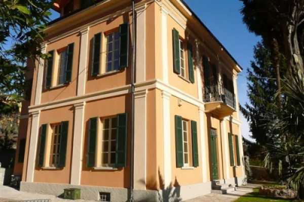 Book now your vacation in Menaggio in Lombardy this wonderful private villa with pool in Menaggio in the province of Como in Lombardy rents the villa 7