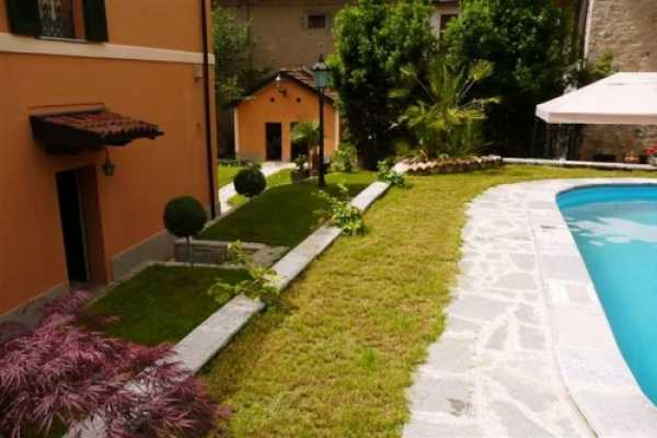 Book now your vacation in Menaggio in Lombardy this wonderful private villa with pool in Menaggio in the province of Como in Lombardy rents the villa 8