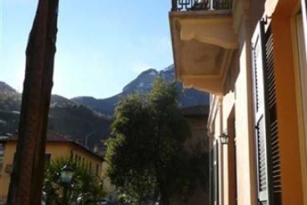 Book now your vacation in Menaggio in Lombardy this wonderful private villa with pool in Menaggio in the province of Como in Lombardy rents the villa 10