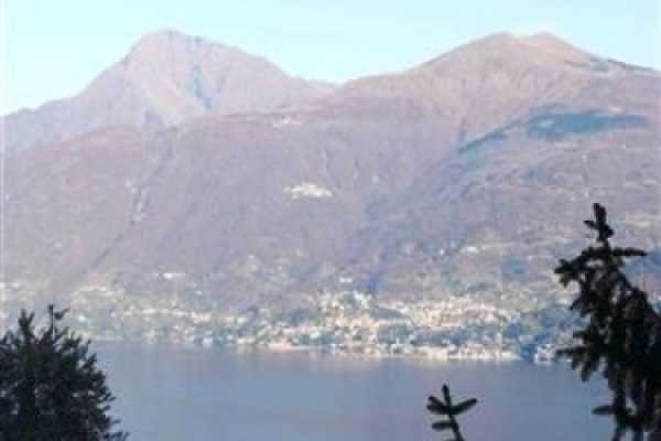 Book now your vacation in Menaggio in Lombardy this wonderful private villa with pool in Menaggio in the province of Como in Lombardy rents the villa 11