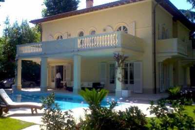 Prenota ora la tua vacanza a Forte dei Marmi in Toscana, residenza privata esclusiva con piscina sul mare,  Lussuosa villa nella zona più prestigiosa 