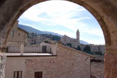 Assisi Perugia vacation rental in city center holiday house with view on Basilica of Assisi. This restored holiday house has 4 bedrooms and 3 bathroom