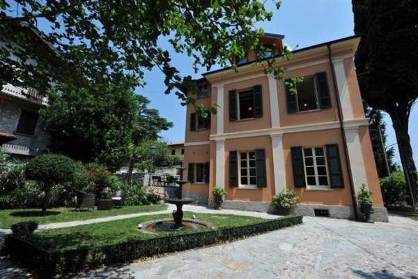 Book now your vacation in Menaggio in Lombardy this wonderful private villa with pool in Menaggio in the province of Como in Lombardy rents the villa