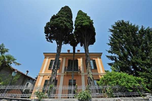 Book now your vacation in Menaggio in Lombardy this wonderful private villa with pool in Menaggio in the province of Como in Lombardy rents the villa 17