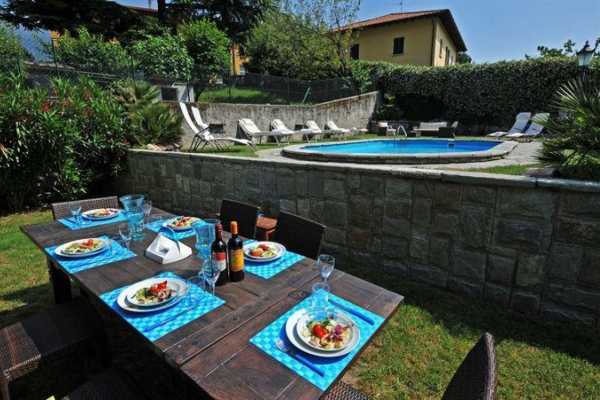 Book now your vacation in Menaggio in Lombardy this wonderful private villa with pool in Menaggio in the province of Como in Lombardy rents the villa 18