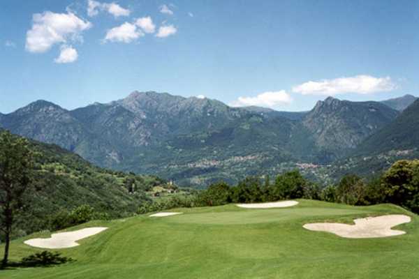 Book now your vacation in Menaggio in Lombardy this wonderful private villa with pool in Menaggio in the province of Como in Lombardy rents the villa 26