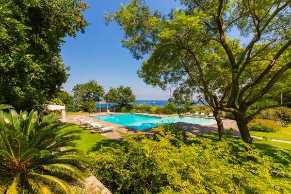 Book now your holiday in Ischia in Campania in this wonderful private villa with pool on the sea in Ischia in the province of Naples in Campania