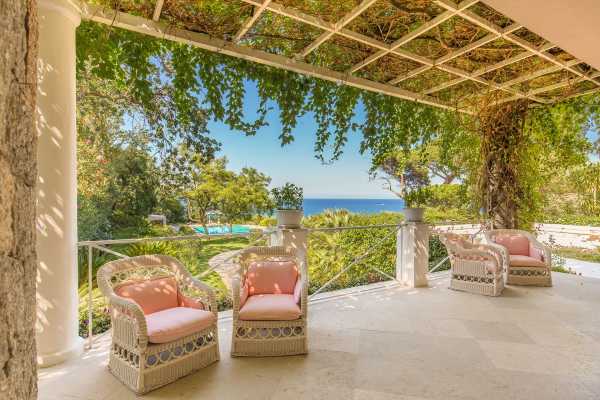 Book now your holiday in Ischia in Campania in this wonderful private villa with pool on the sea in Ischia in the province of Naples in Campania 6