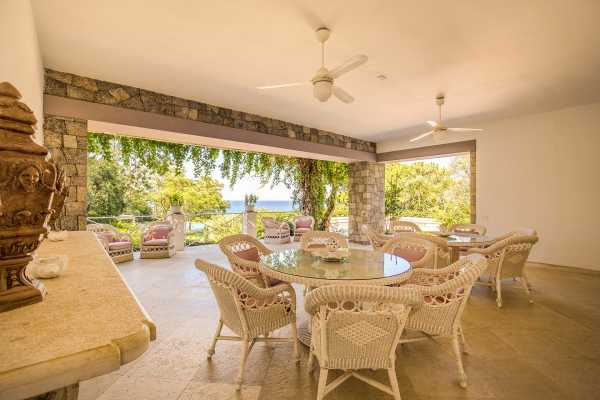 Book now your holiday in Ischia in Campania in this wonderful private villa with pool on the sea in Ischia in the province of Naples in Campania 5