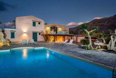 Prenota adesso la tua vacanza a Castellammare del Golfo in Sicilia in questa bellissima villa siciliana privata con piscina sul mare Castellammare del