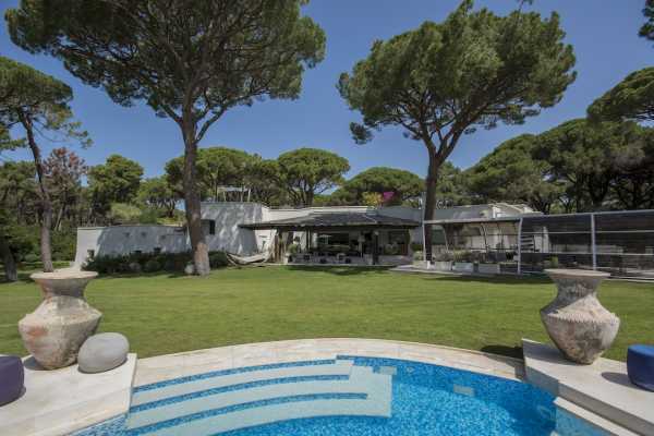 Seafront vacation villa rental with pool in Roccamare Castiglione della Pescaia, Maremma Tuscany. Villa with 7 bedrooms and 7 bathrooms 12