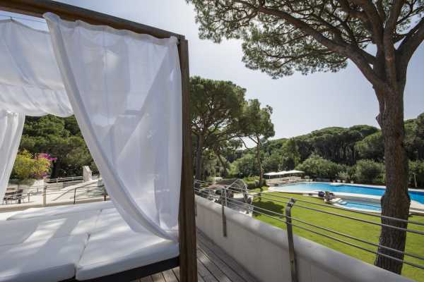 Seafront vacation villa rental with pool in Roccamare Castiglione della Pescaia, Maremma Tuscany. Villa with 7 bedrooms and 7 bathrooms 6