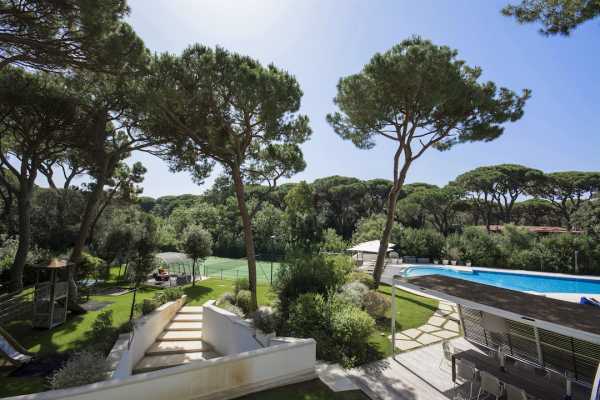 Seafront vacation villa rental with pool in Roccamare Castiglione della Pescaia, Maremma Tuscany. Villa with 7 bedrooms and 7 bathrooms 4