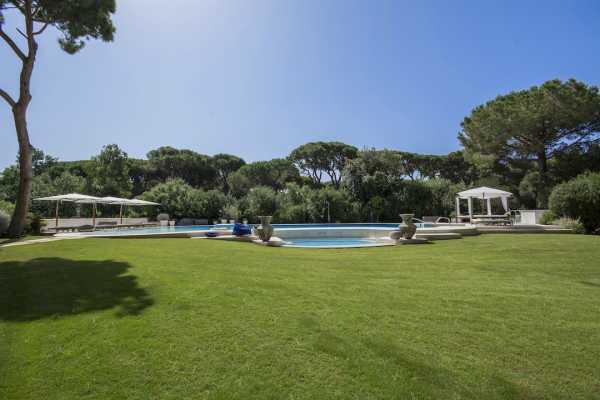 Seafront vacation villa rental with pool in Roccamare Castiglione della Pescaia, Maremma Tuscany. Villa with 7 bedrooms and 7 bathrooms 3