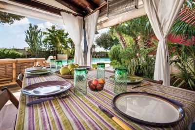 Prenota adesso la tua vacanza a Mazara del Vallo in Sicilia in questa bellissima villa privata con piscina sul mare a Mazara del vallo a Trapani sicil