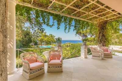 Seafront villa vacations rentals in Italy, exclusive villas by the sea in Tuscany, Sardinia, Amalfi Coast, Apulia and much more