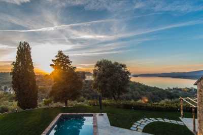 Book now your vacation in Umbria private villa with pool in Perugia, Magione in Umbria, on the hill of Montecolognola, splendid farmhouse