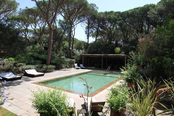 Book now your holiday in Castiglione della Pescaia in Tuscany in this beautiful private villa on the sea in the pine forest of Roccamare 27