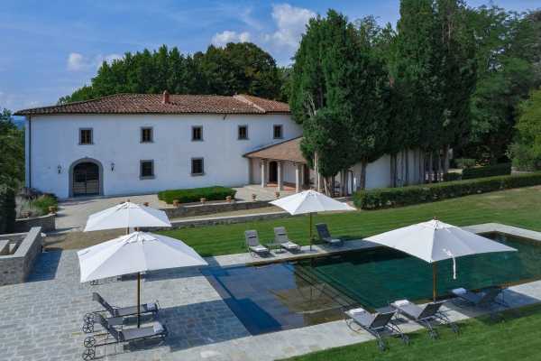 rent your villa in Reggello- villa with swimming pool for rent in Reggello in Tuscany with splendid countryside view