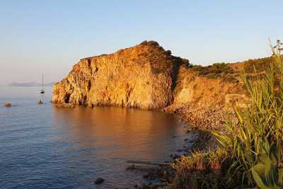 Prenota la tua vacanza in una villa in affitto dell'isola di paranea sul mare della Sicilia provincia di messina