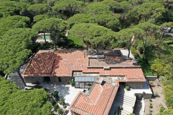 Book now your holiday in Castiglione della Pescaia in Tuscany in this beautiful private villa on the sea in the pine forest of Roccamare 7