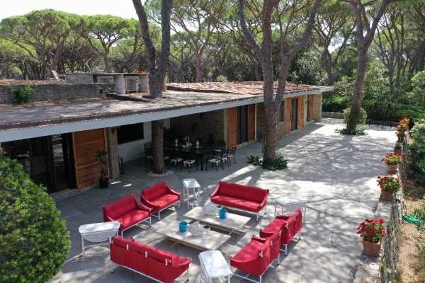 Book now your holiday in Castiglione della Pescaia in Tuscany in this beautiful private villa on the sea in the pine forest of Roccamare 4