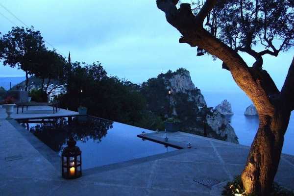 Holidays in Capri in a house for rent with swimming pool and Jacvuzzi and sea view of the Faraglioni 30