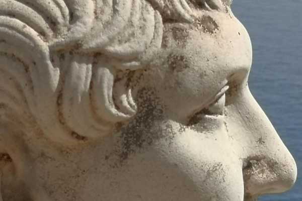 Holidays in Capri in a house for rent with swimming pool and Jacvuzzi and sea view of the Faraglioni 16