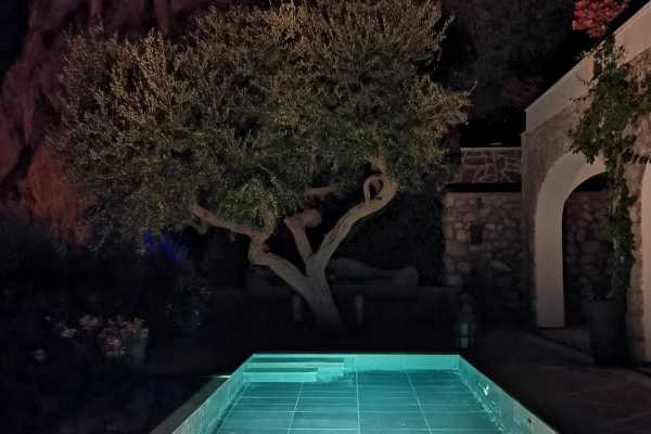 Holidays in Capri in a house for rent with swimming pool and Jacvuzzi and sea view of the Faraglioni 5