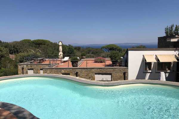 luxury villa holiday in Punta Ala with 2 swimming pools and solarium with sea view a few steps from the beach 7