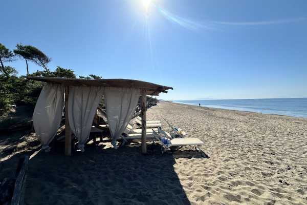 Book now your vacation in Tuscany in this beautiful private villa with pool on the sea in Roccamare, Castiglione della Pescaia, Grosseto rents 4