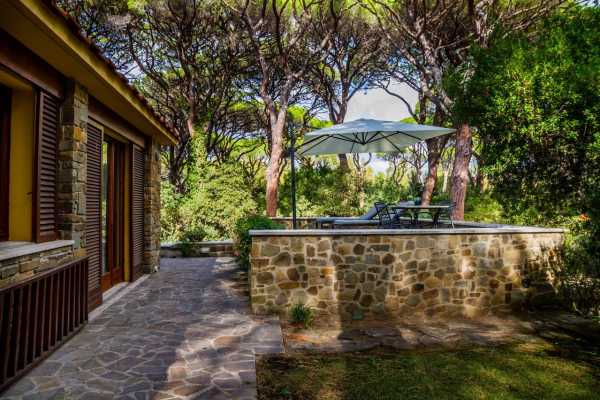 Book now your holiday Castiglione della Pescaia, Grosseto in Tuscany private villa near the sea, immersed in a beautiful pristine park 21