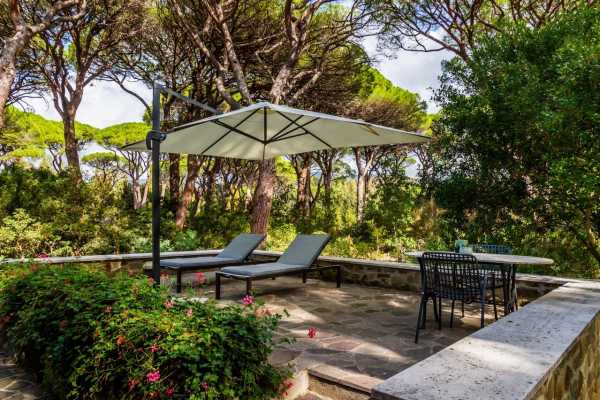 Book now your holiday Castiglione della Pescaia, Grosseto in Tuscany private villa near the sea, immersed in a beautiful pristine park 15