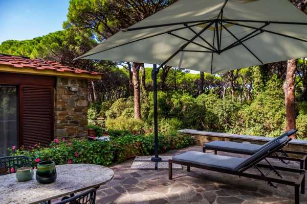 Book now your holiday Castiglione della Pescaia, Grosseto in Tuscany private villa near the sea, immersed in a beautiful pristine park 18
