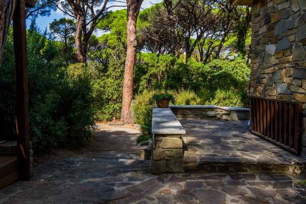 Book now your holiday Castiglione della Pescaia, Grosseto in Tuscany private villa near the sea, immersed in a beautiful pristine park 17