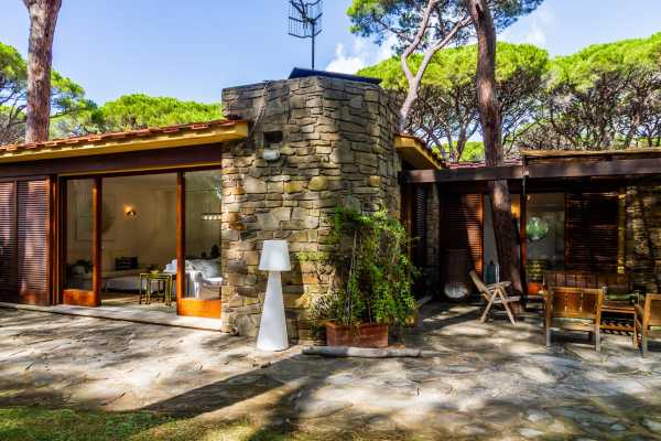 Book now your holiday Castiglione della Pescaia, Grosseto in Tuscany private villa near the sea, immersed in a beautiful pristine park 9