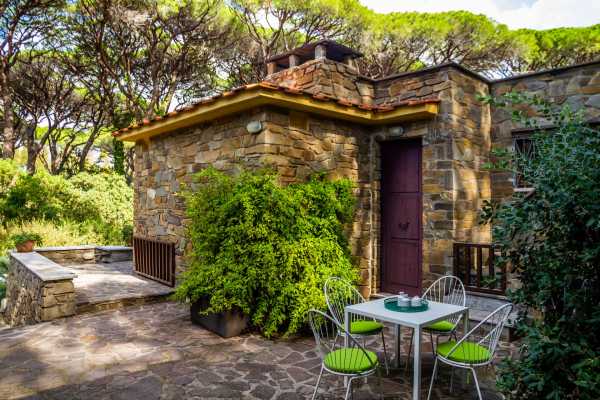 Book now your holiday Castiglione della Pescaia, Grosseto in Tuscany private villa near the sea, immersed in a beautiful pristine park 5