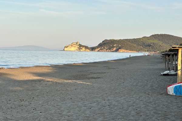 villa for rent for vacation with swimming pool, park and private and exclusive beach place in the Roccamare pine forest 19